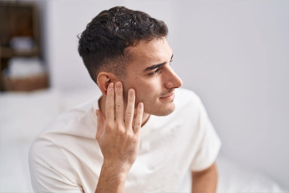 Tinnitus-awareness-02.24 Man experiencing tinnitus