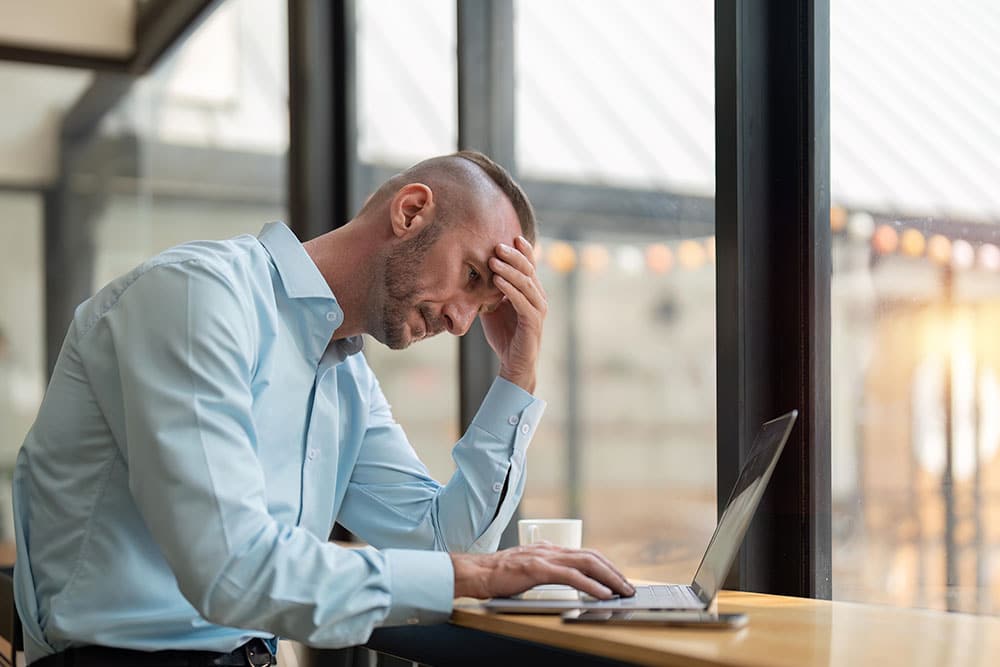 Anxiety-at-work_1000x667_04 Male feeling anxiety at work