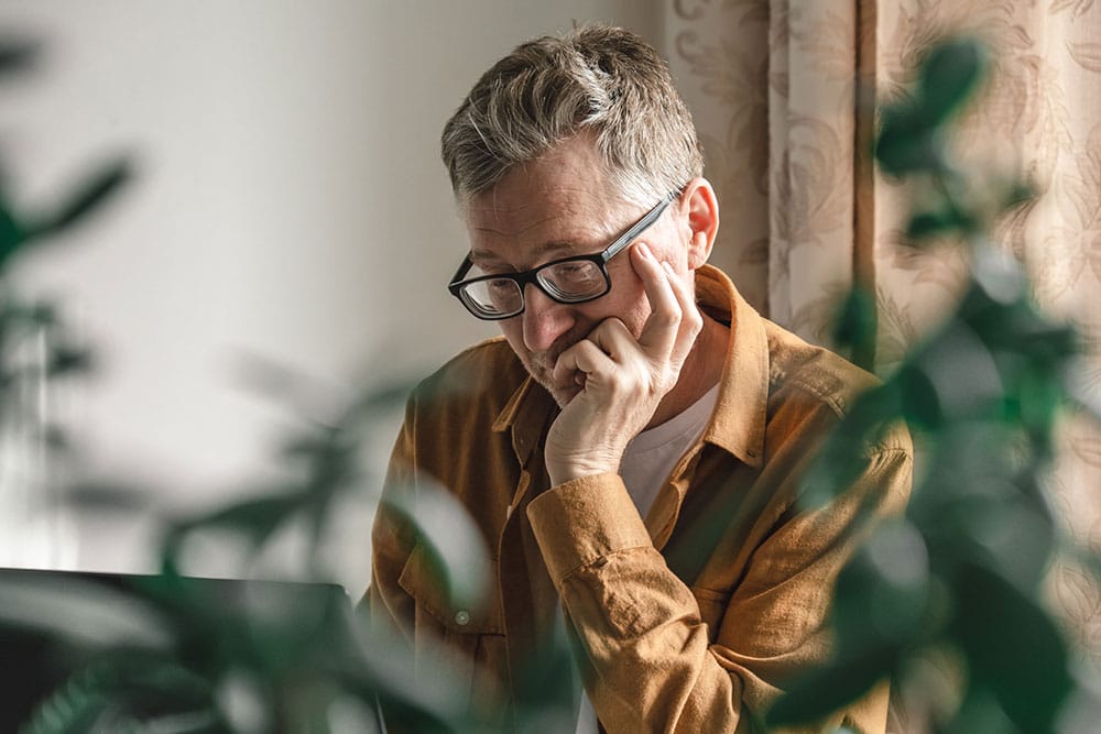 Heart-heatlh-and-stress_02.26 Man reading about stress and the impact on his heart health